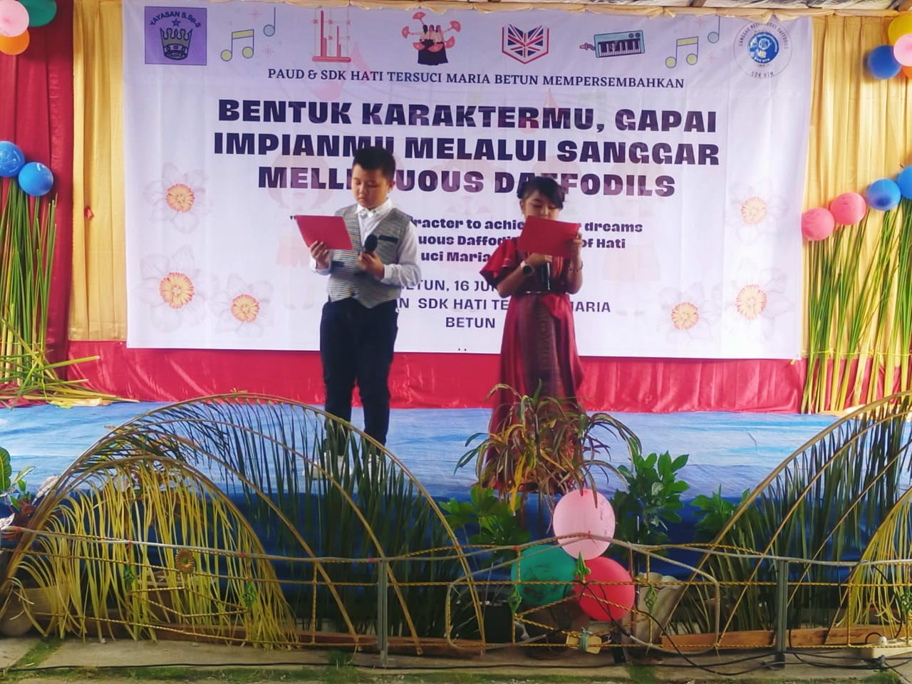 Pembawa Acara Cilik SDK HTM Betun Hipnotis Para Tamu Undangan